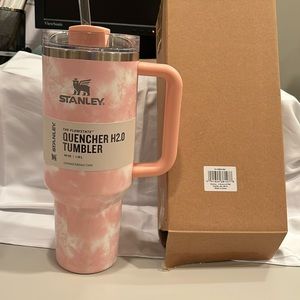 NWT Stanley Quencher H2.0 FlowState Tumbler 40oz, Peach Tie Dye